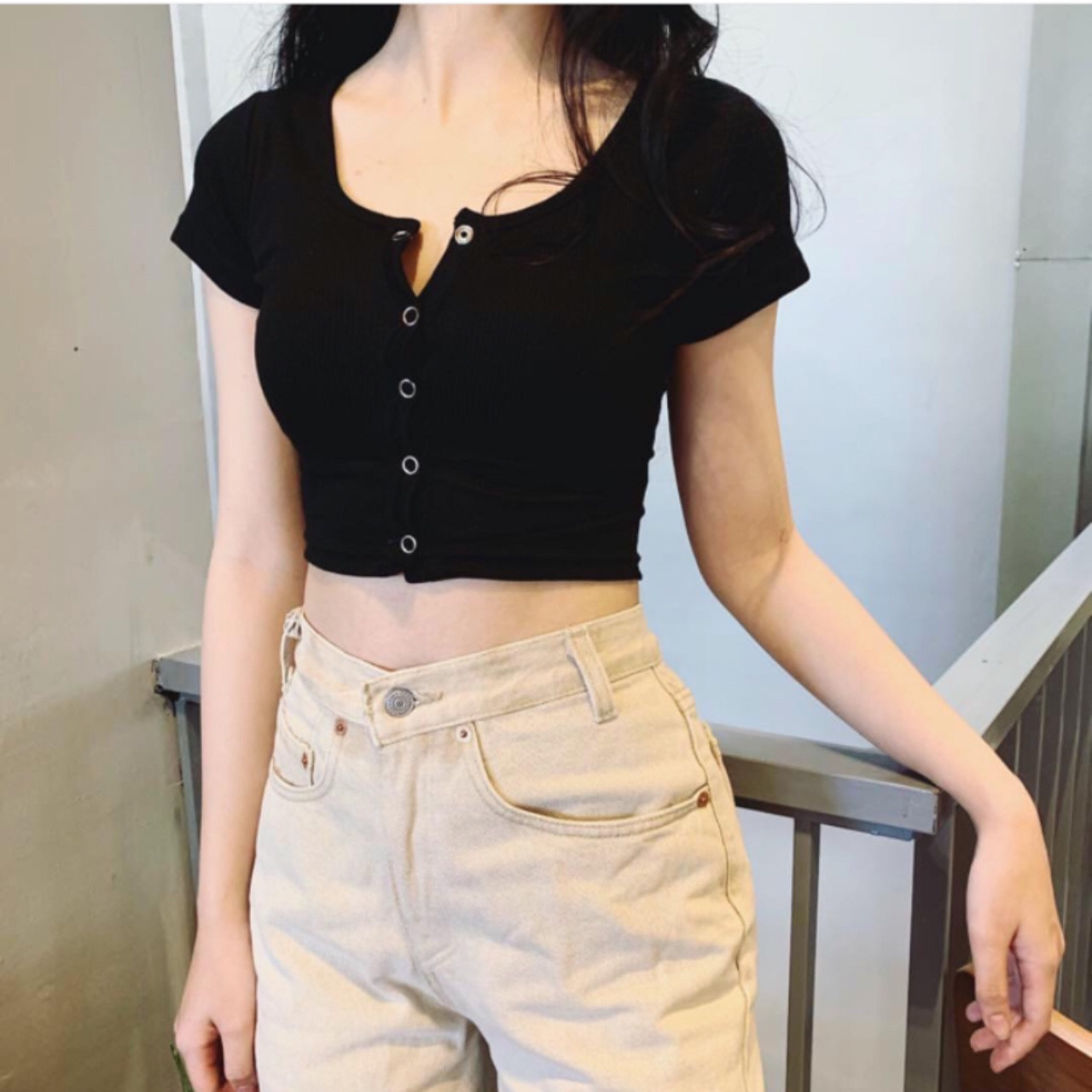 Áo croptop Nút Thật - Cúc Thật