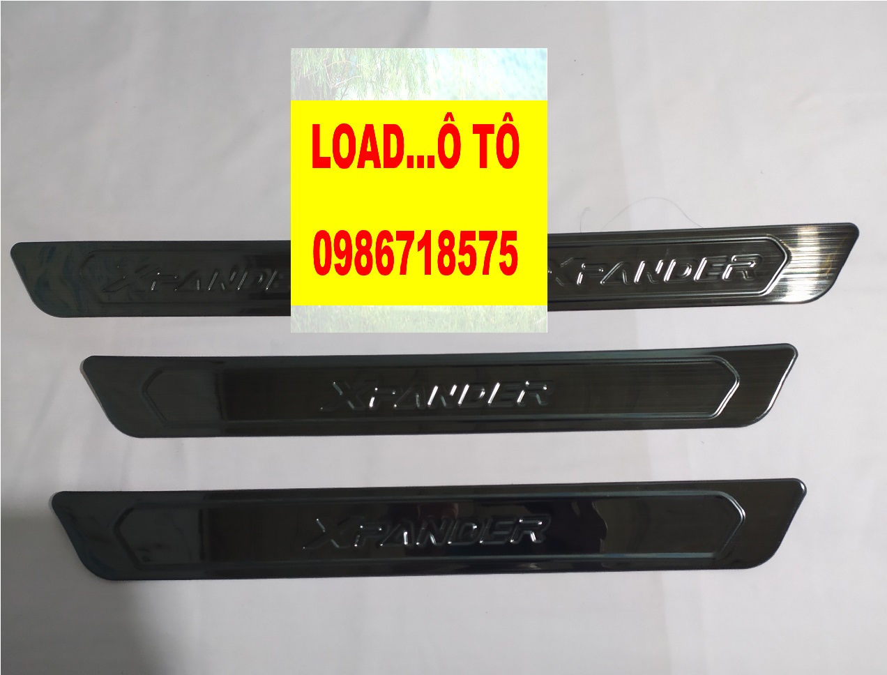 Ốp bậc cửa, nẹp bước chân ngoài xe xpander 2023-2018 mẫu vân titan cao cấp