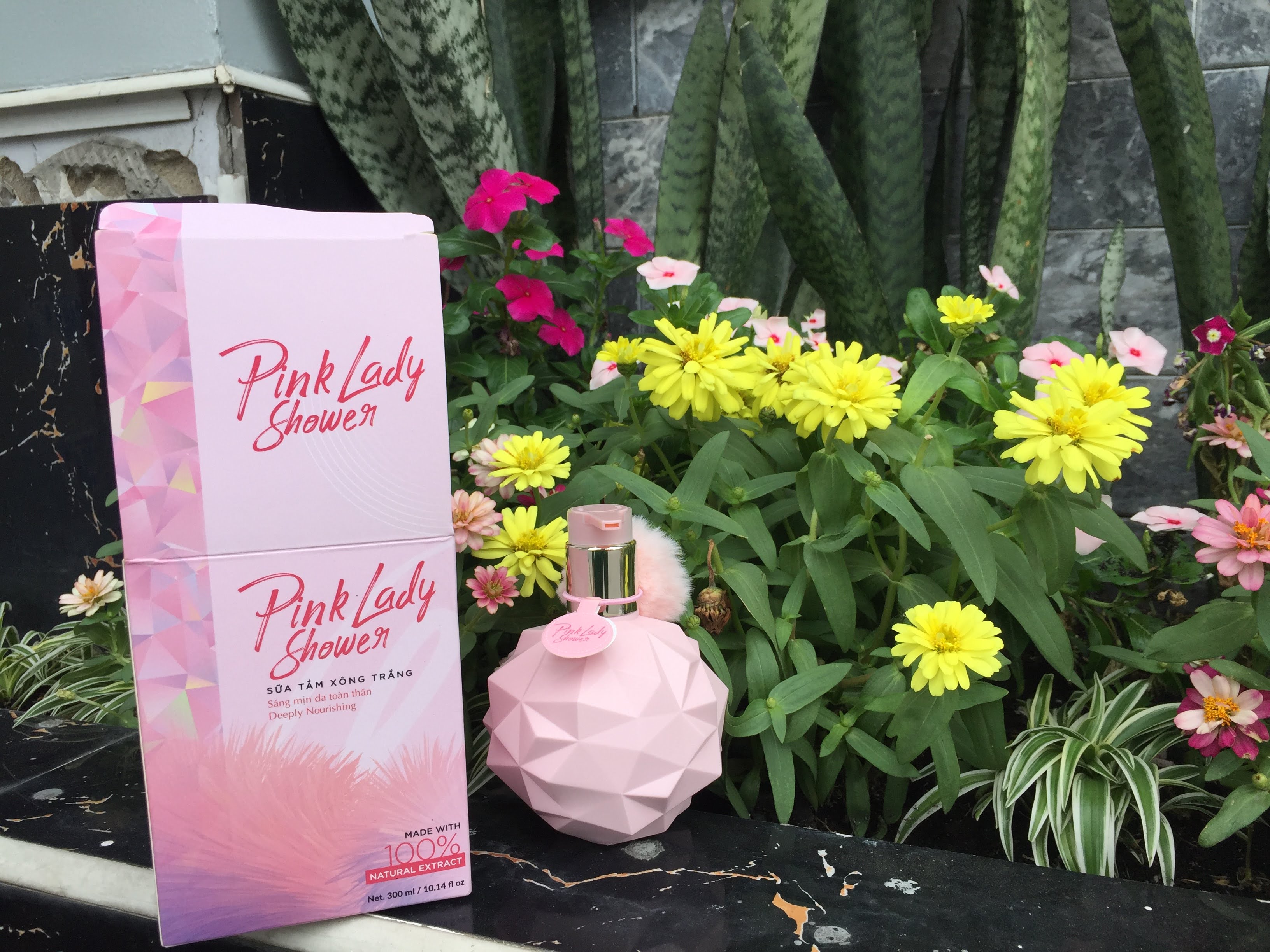 Sữa tắm xông trắng da đen chai lì đen sạm Pink Lady Shower 300 ml