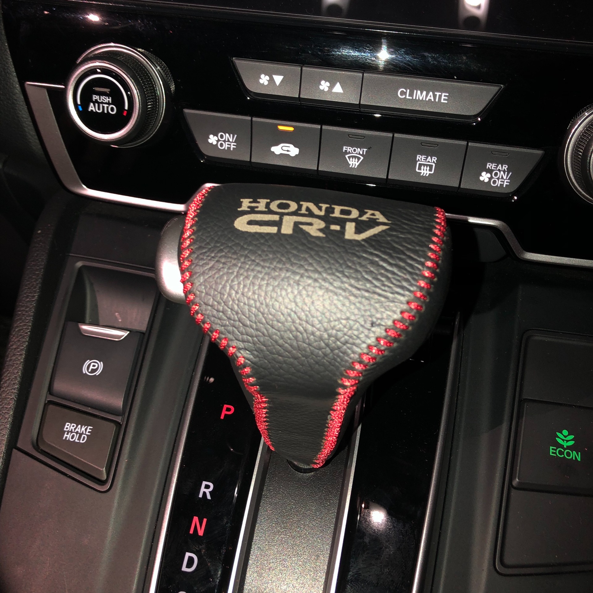 Bọc cần số honda CRV 2018 - 2023 da bò thật , khắc logo hãng xe theo yêu cầu, nhiều màu sắc