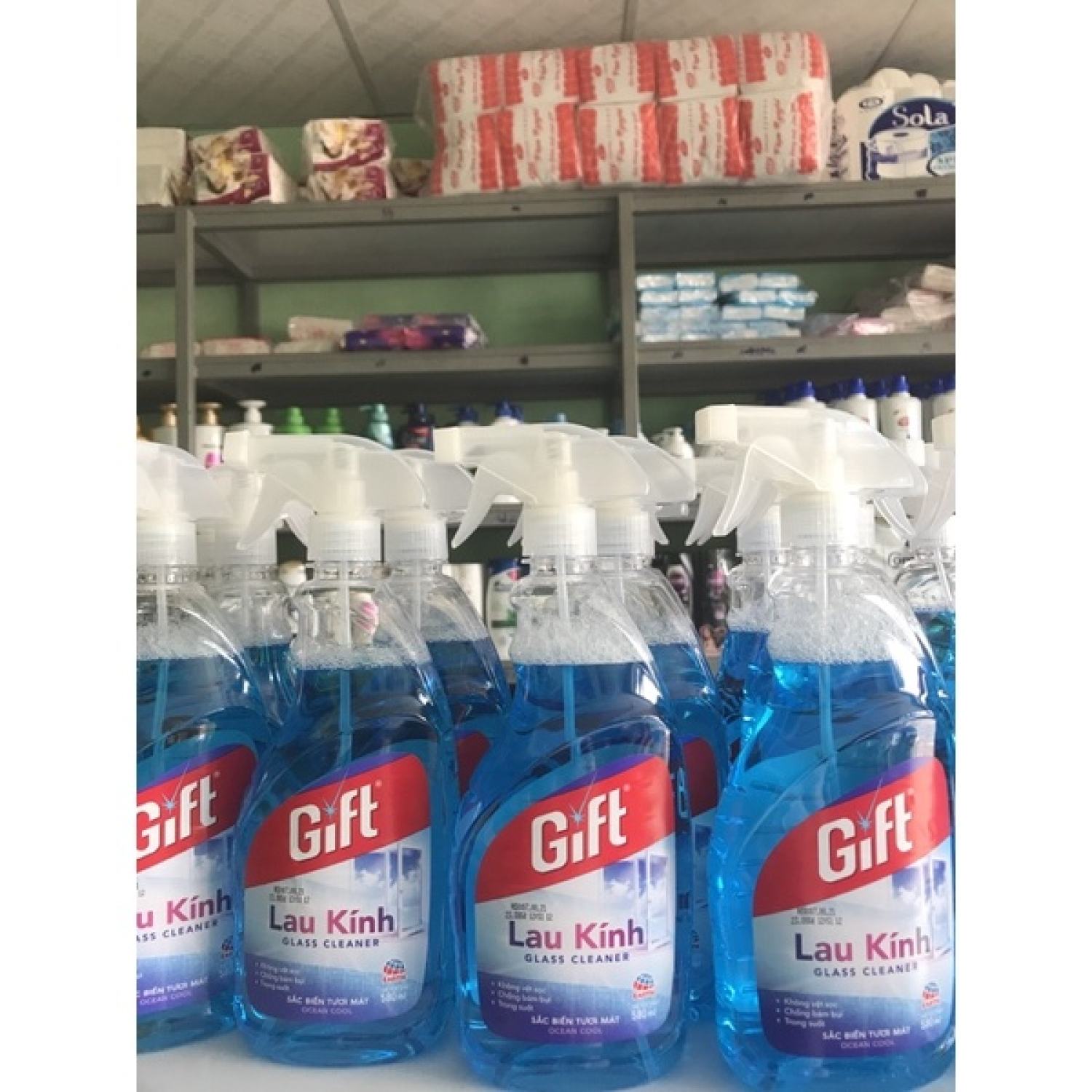 Chai nước xịt kính Gift hương biển xanh 580ml