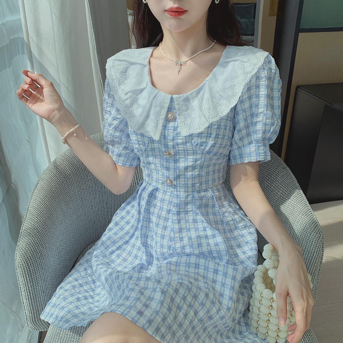 Đầm caro cổ búp bê xinh xắn