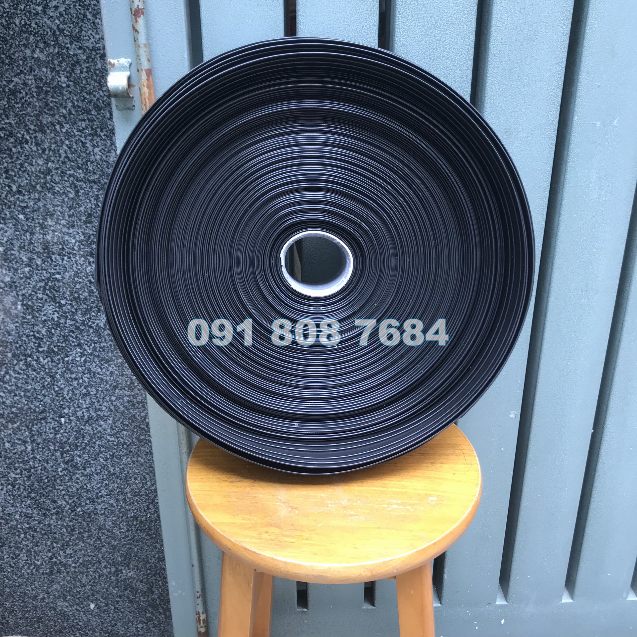 Ống tưới dẹp phun mưa phi 42mm, chiều dài 100m
