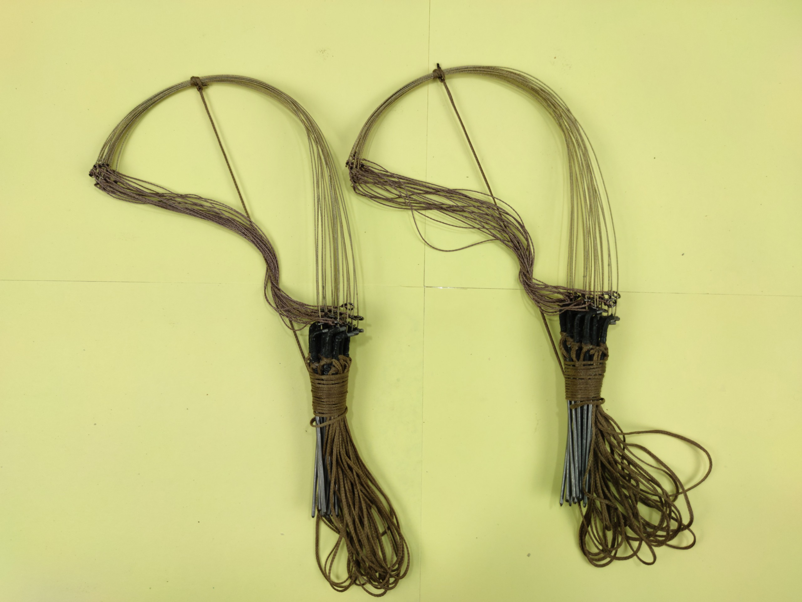 2 bộ giò đón (cáp inox se 4) - bẫy gà rừng 40 chân màu nâu cỏ khô ( cáp inox không rỉ chân đã mài nhọn đánh mọi địa hình )