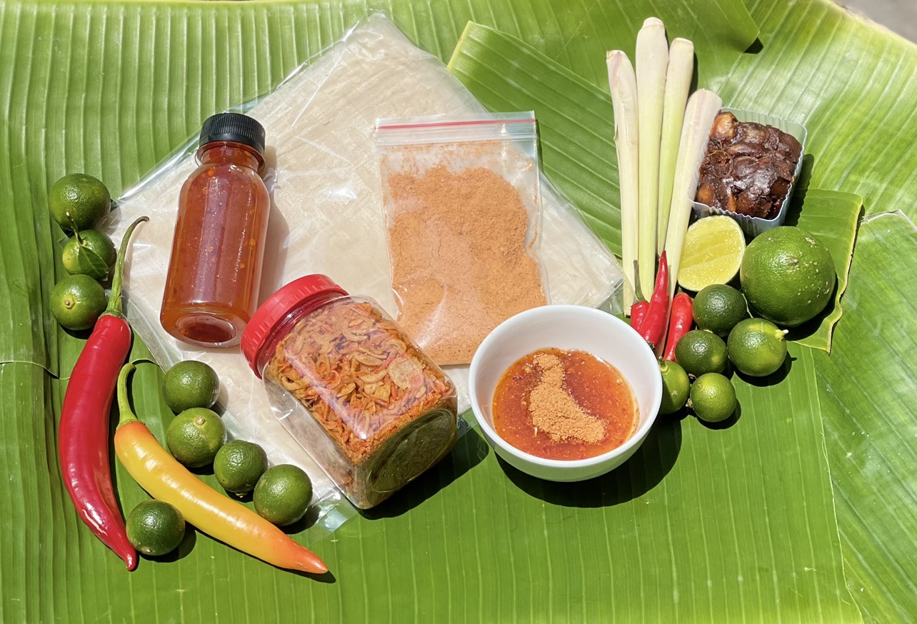 Combo bánh tráng phơi sương chấm sốt muối tomyum thái siêu cay