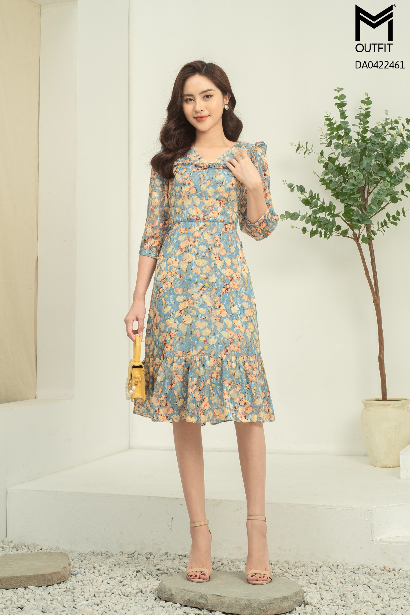 Đầm dáng xòe tầng nhún, cổ V, tay lỡ - mmoutfit