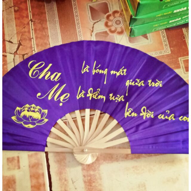 Quạt lụa đẹp tuyệt vời 20k