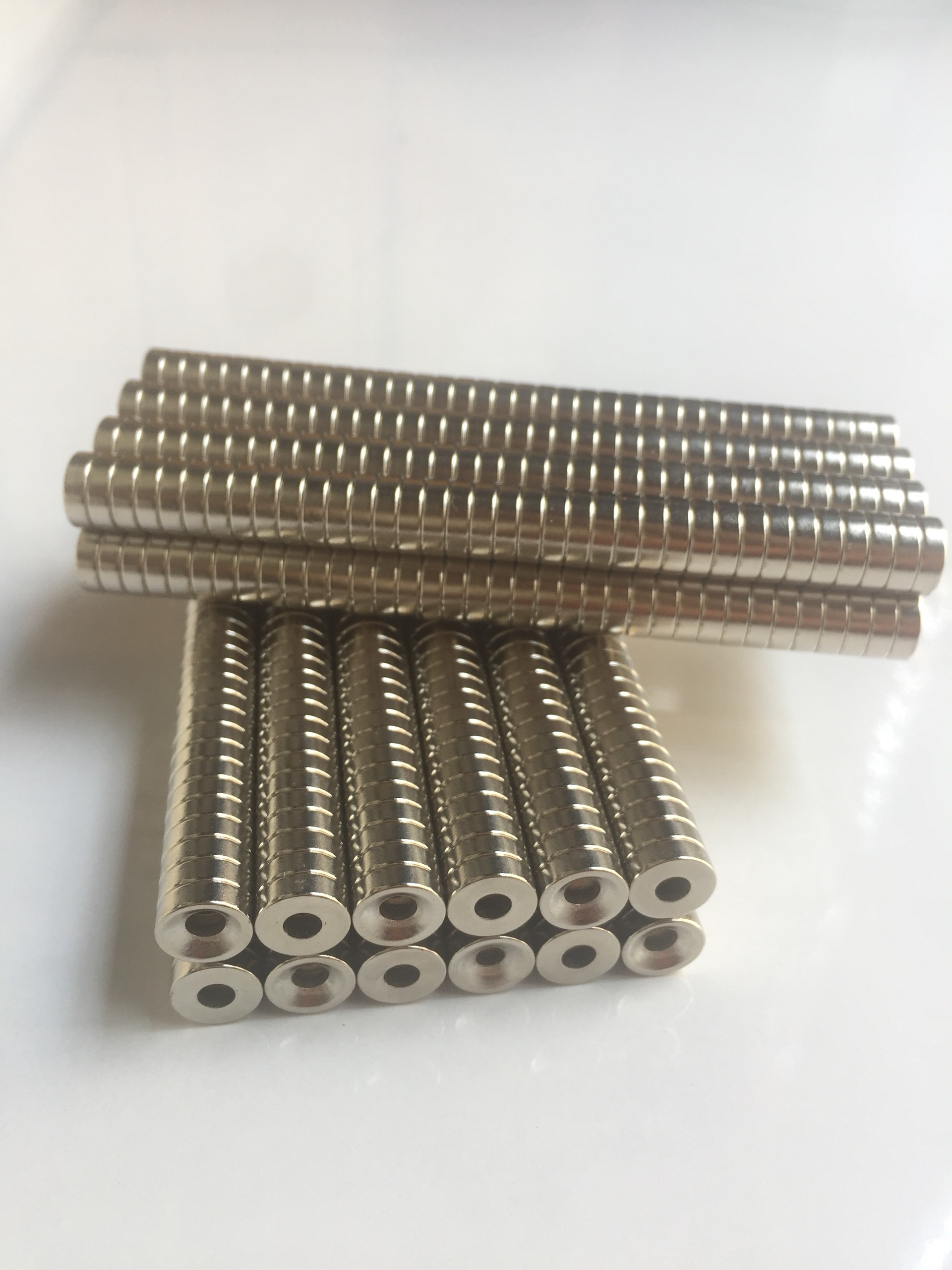 [HCM]Viên Ø 10x3mm - Nam Châm Đất Hiếm - Nam Châm Trắng Tròn Dẹt Có Lỗ Vát M2.5 Mã N35M