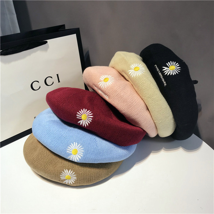 Mũ nồi len thêu hoa cúc thời trang nữ