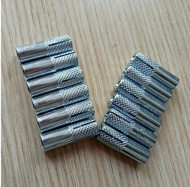 Tắc kê  sắt 8li (hộp 100 cái)- Nở sắt M8