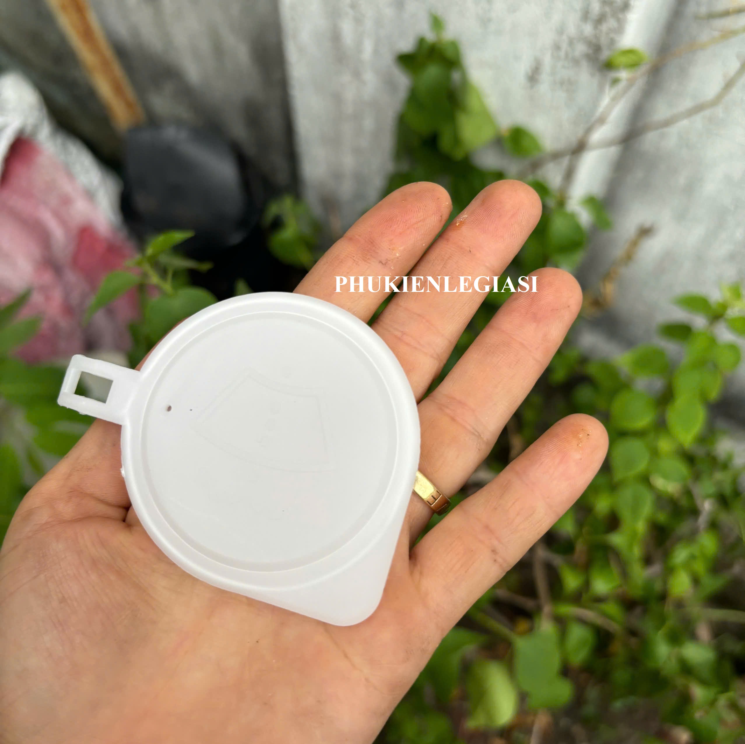 Nắp che bình nước rửa kính mitsubishi grandis Đường kính 55mm hoặc các dòng Triton Mirage Pajero mr502996