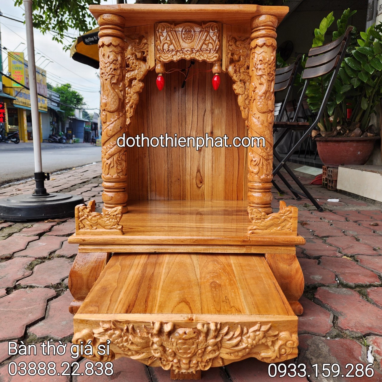 Bàn thờ thần tài ông địa 60×88 gỗ xoan quỳ trụ mẫu mới