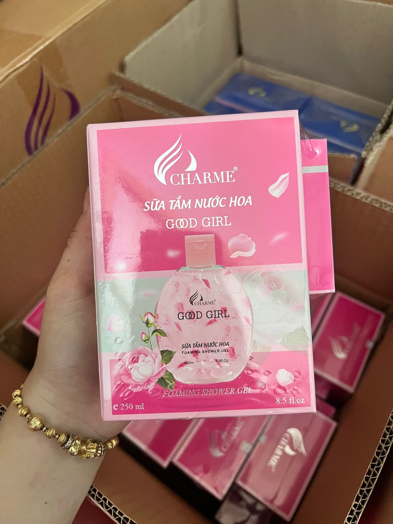 Sữa tắm nước hoa Good girl 250ml tặng kèm nước hoa mini