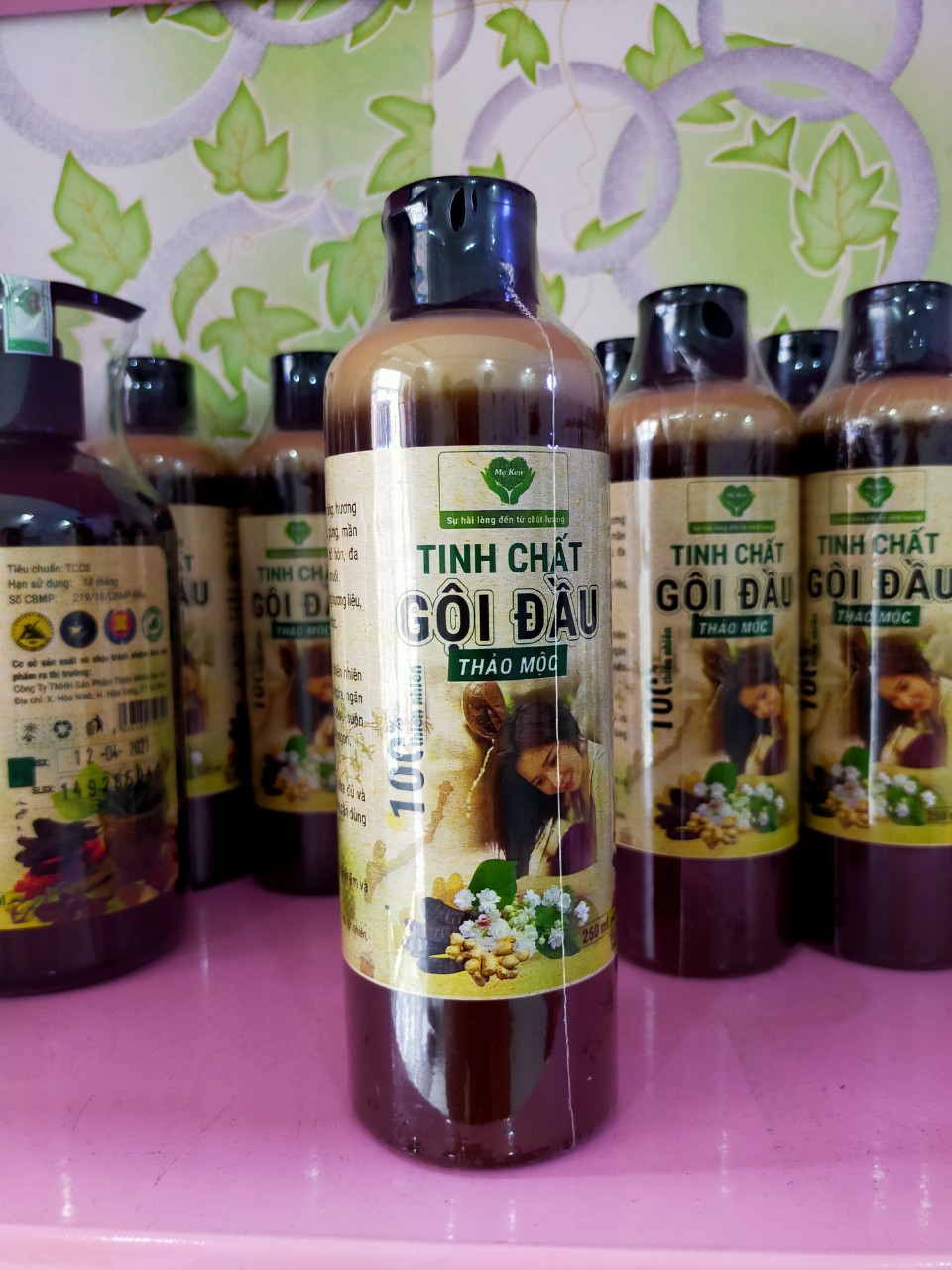 Dầu gội thảo mộc mẹ Ken-Chai 250ml, làm mượt tóc giúp tóc óng ả, mềm , giảm chẻ ngọnGiúp mọc tóc con lên sau đợt rụng