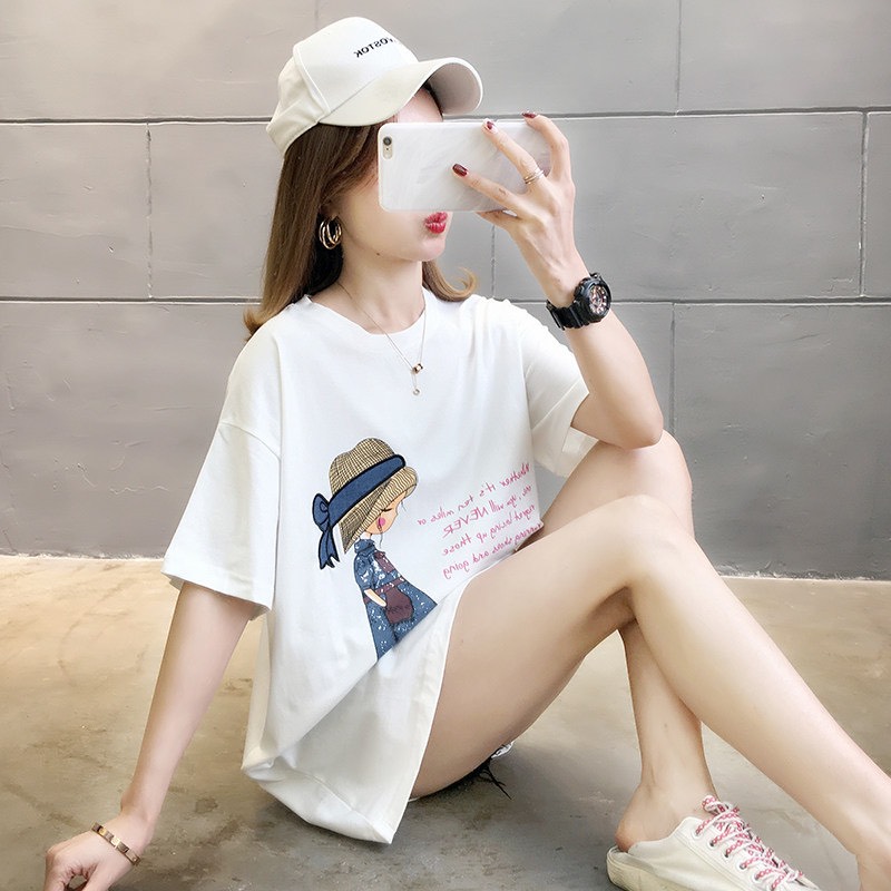 Áo thun trắng in hình cô gái nice