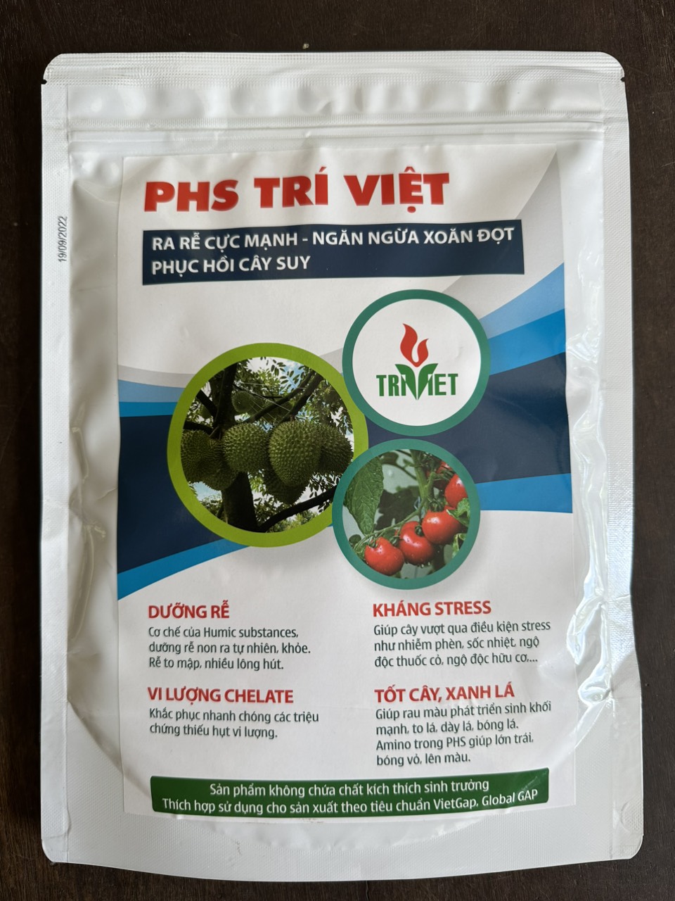 Phân bón PHS Trí Việt giúp ra rễ cực mạnh, ngăn ngừa xoăn đọt, phát đọt nhanh, lá xanh dày, phục hồi cây suy, chống chết cây con.