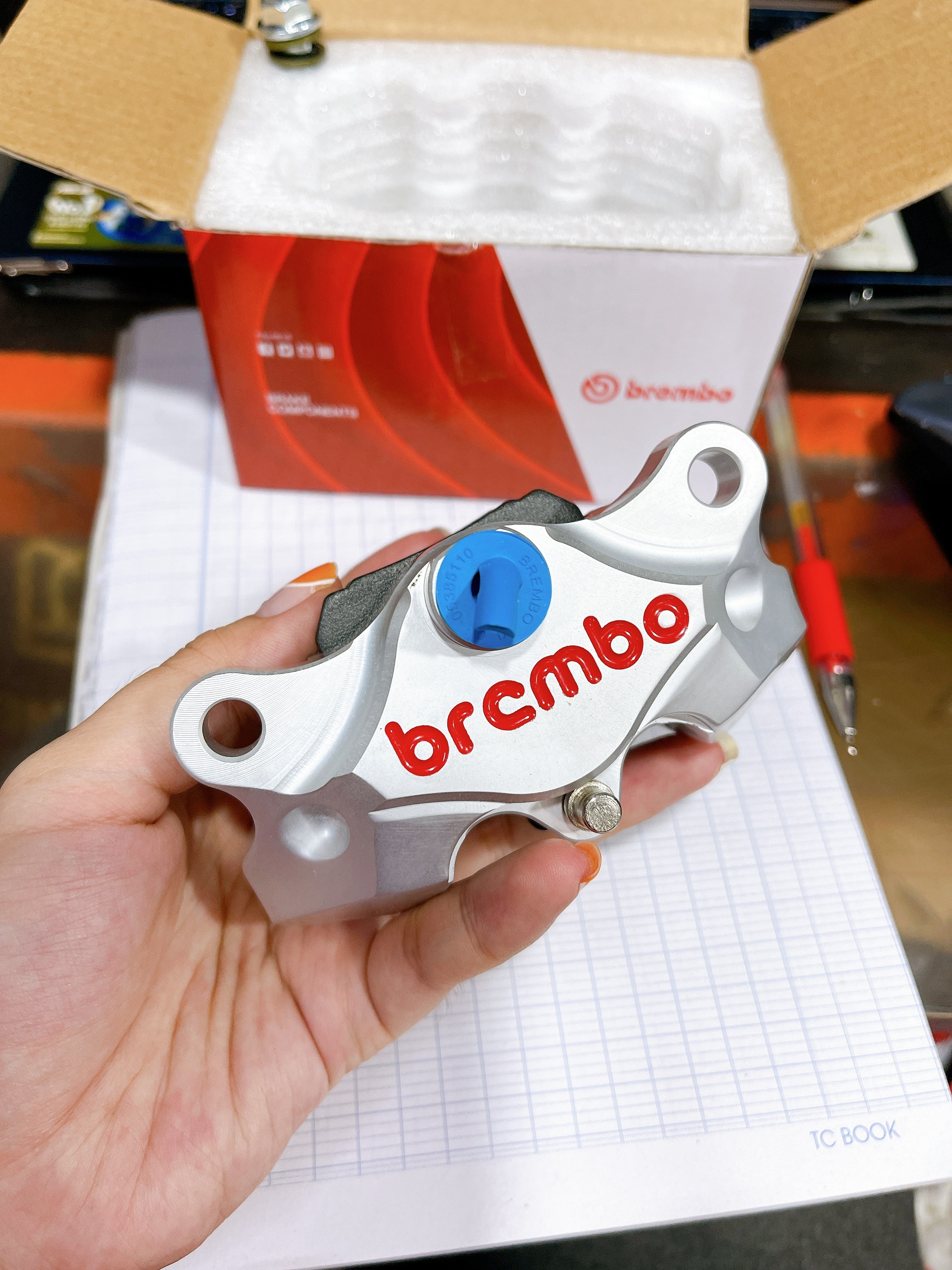 HEO DẦU BREMBO NHÔM MÀU