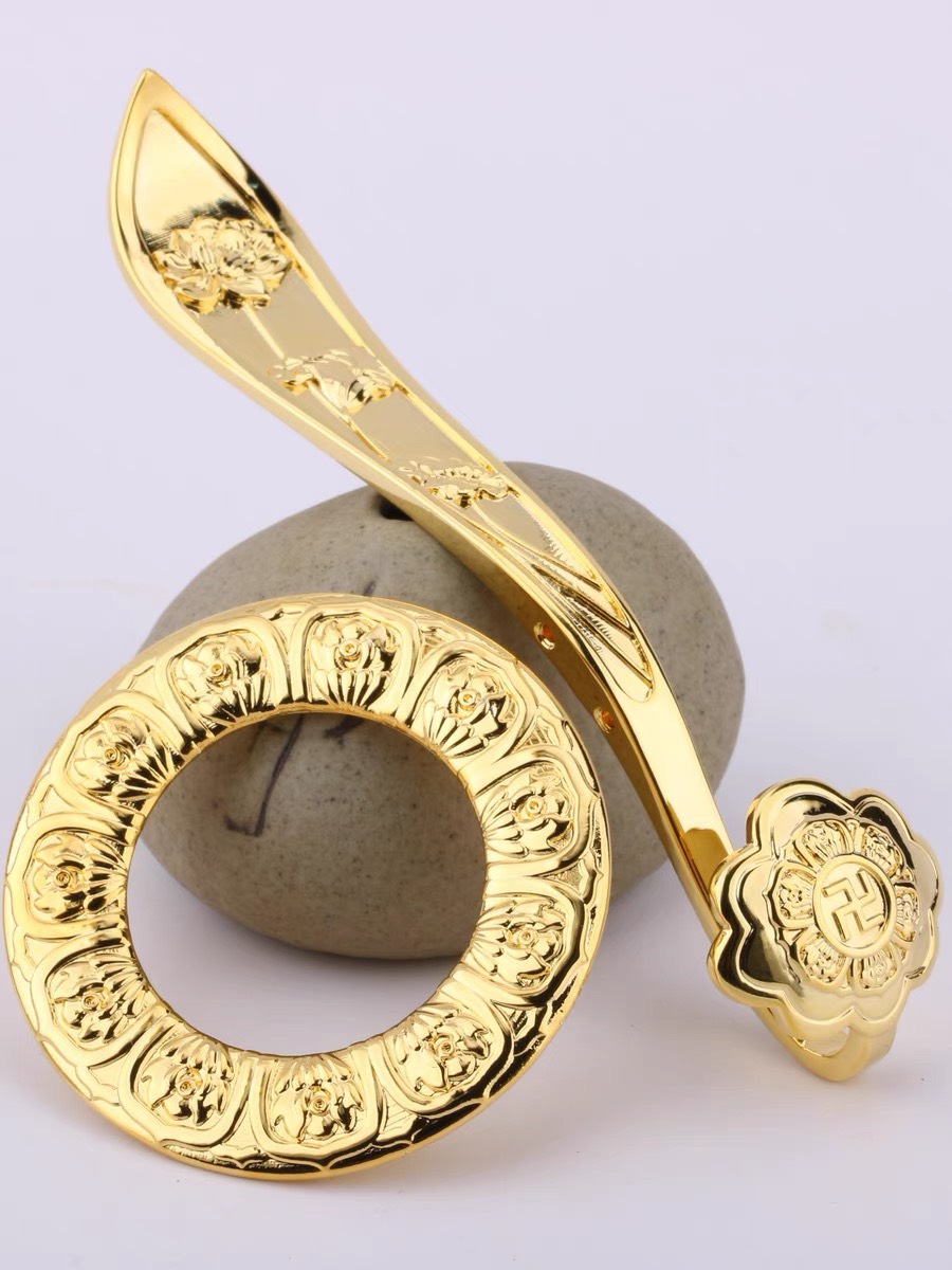 Móc y áo cà sa Phật giáo chất liệu hợp kim đồng mạ vàng,- văn phòng phẩm Nhơn Phát