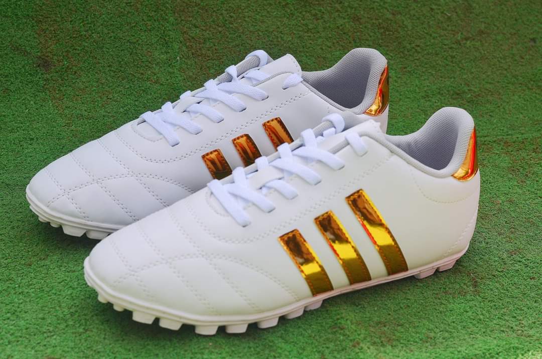 GIÀY đá bóng 3 sọc - giayf đá banh 3 sọc Prowin hàng chính hãng đã khâu full đế ( tặng kèm vớ (tất) ngắn)