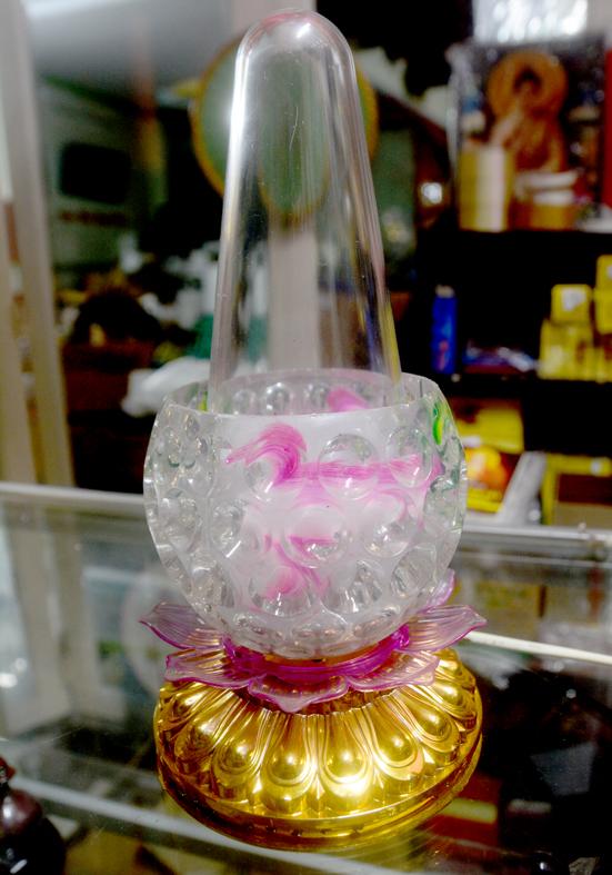Đèn thờ nhiều màu phun nước