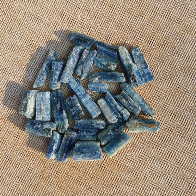 Set 50g đá Kyanite thô nhiều kích thước