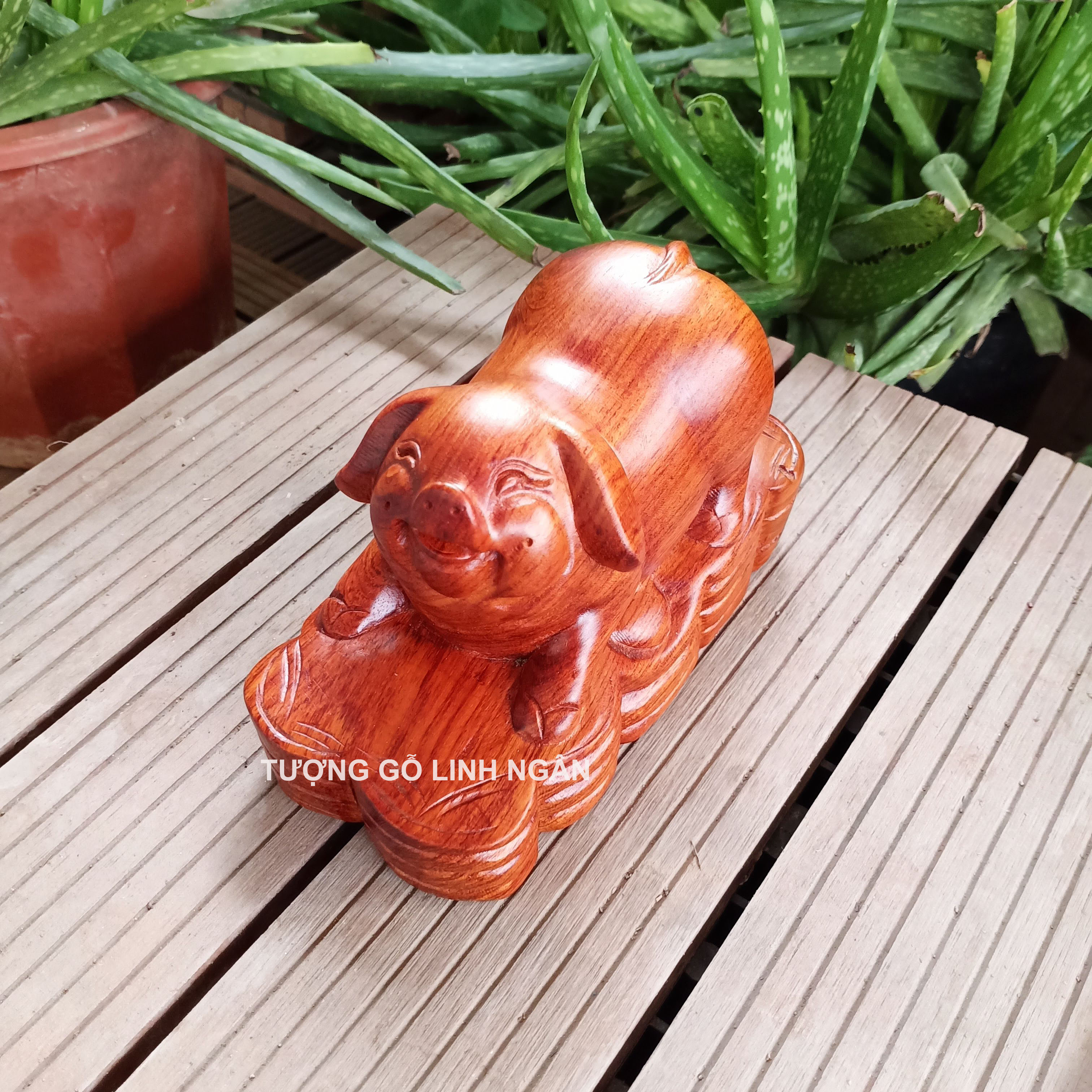 Tượng lợn gỗ hương