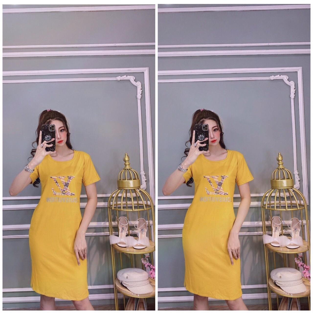 Đầm form dài dáng suông xẽ tà lai chữ LV
