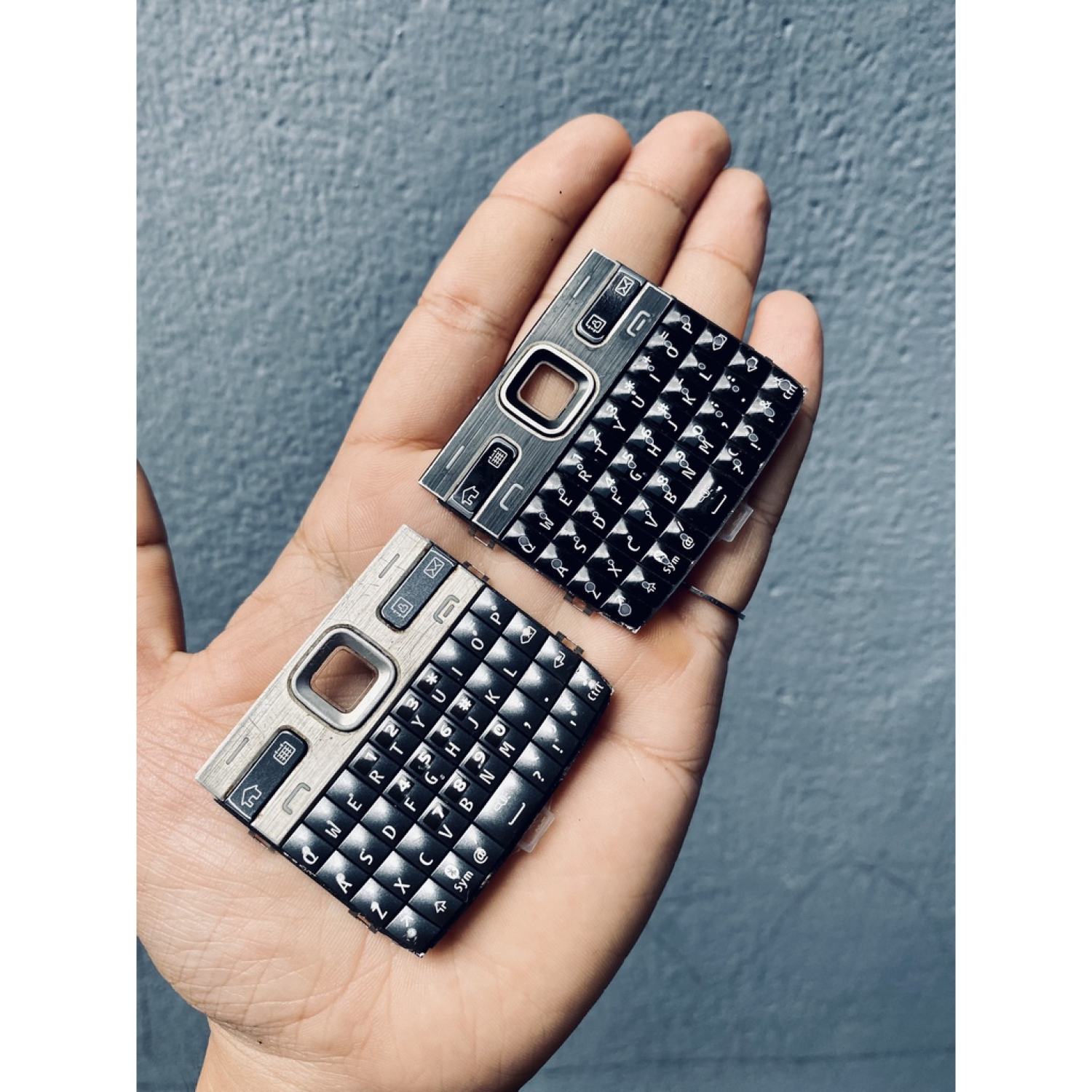 Bàn phím zin cũ thay thế cho Nokia E72 - Hàng bóc máy zin chuẩn.