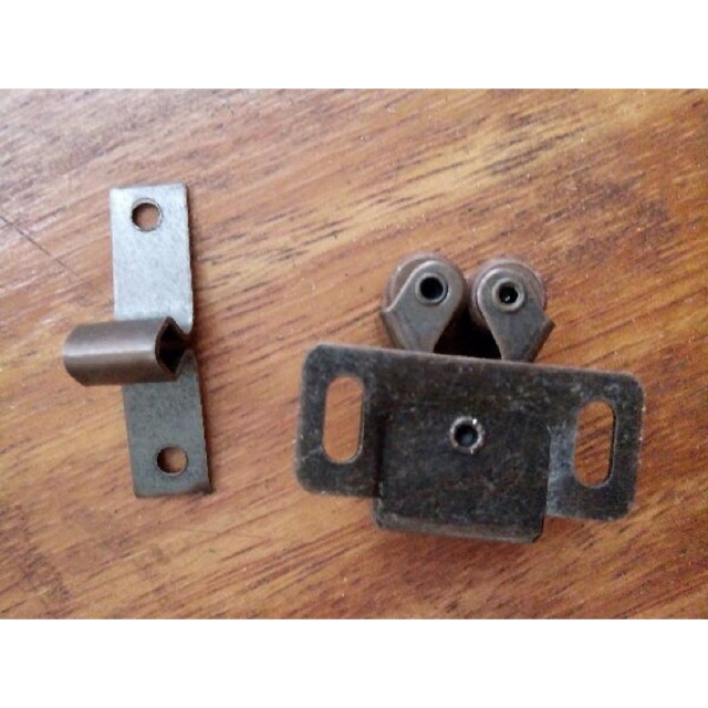 HÍT CUA SẬP XOÈ HÍT CỬA TỦ BẾP sỉ 10 chiếc