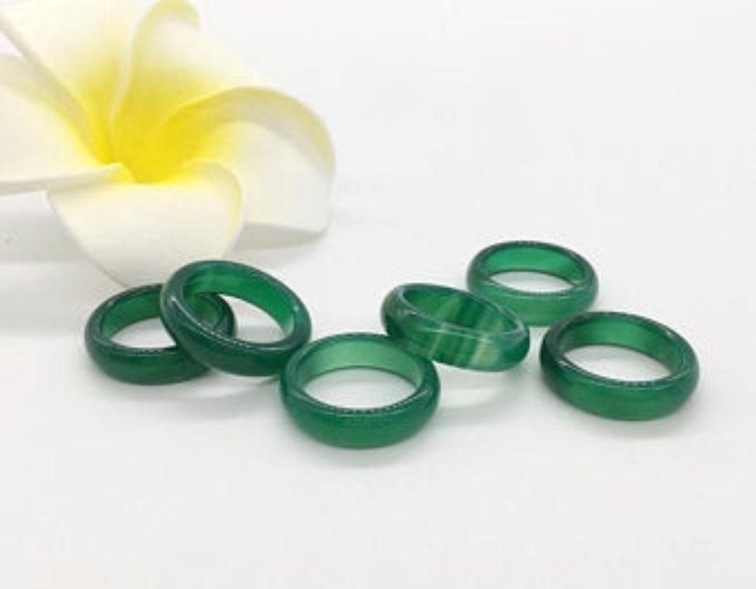 Nhẫn mã não xanh lá nhỏ size 18mm, bản cao 5mm - xưởng buôn đá phong thủy Huỳnh Đào