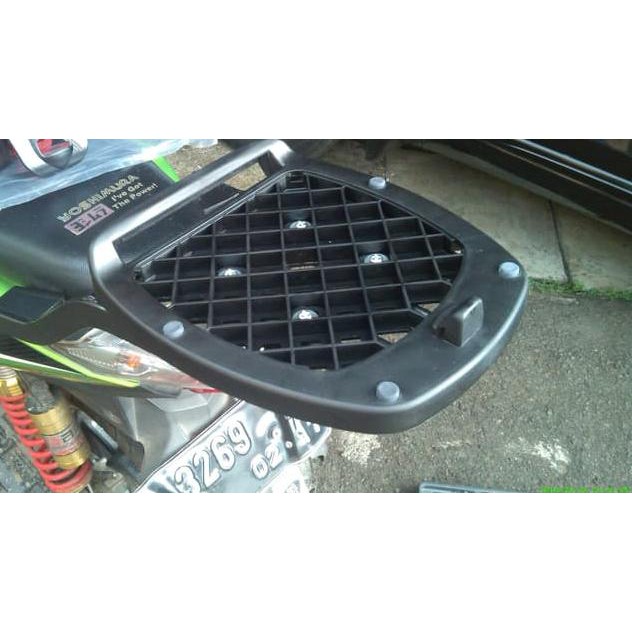 Đế đệm givi mp60n plate with screw set