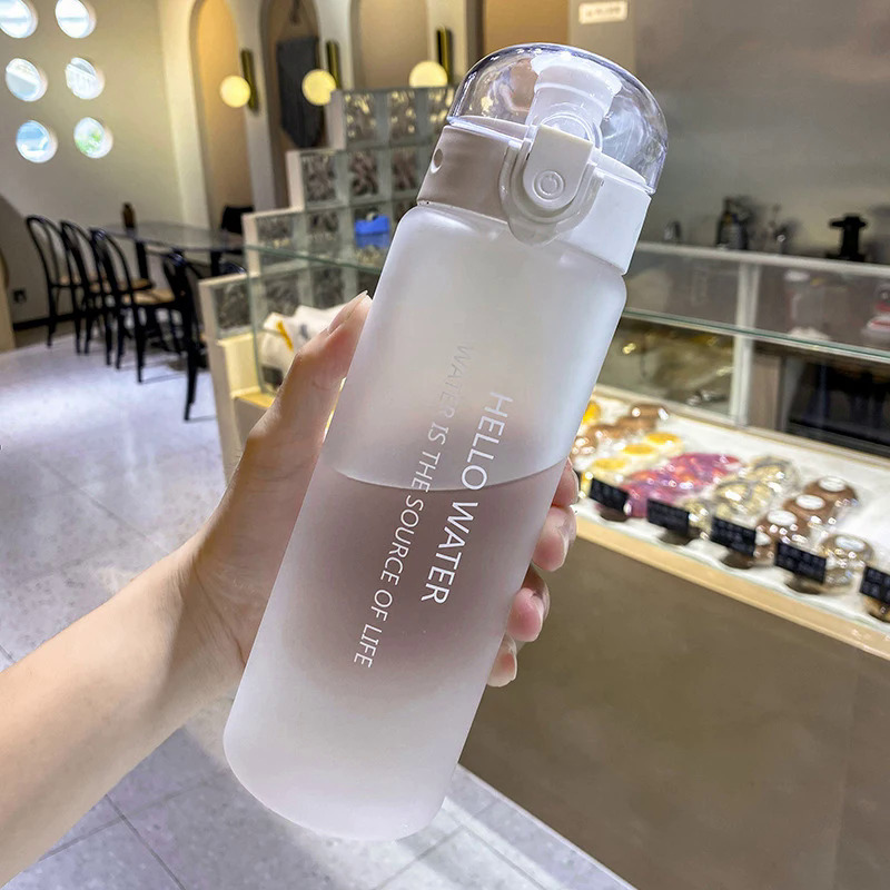 780ml chai nước thể thao cho người lớn và trẻ em 4 màu sắc ấm đun nước làm bằng ăn được cấp nhựa sinh viên ngoài trời Frosted cốc nước