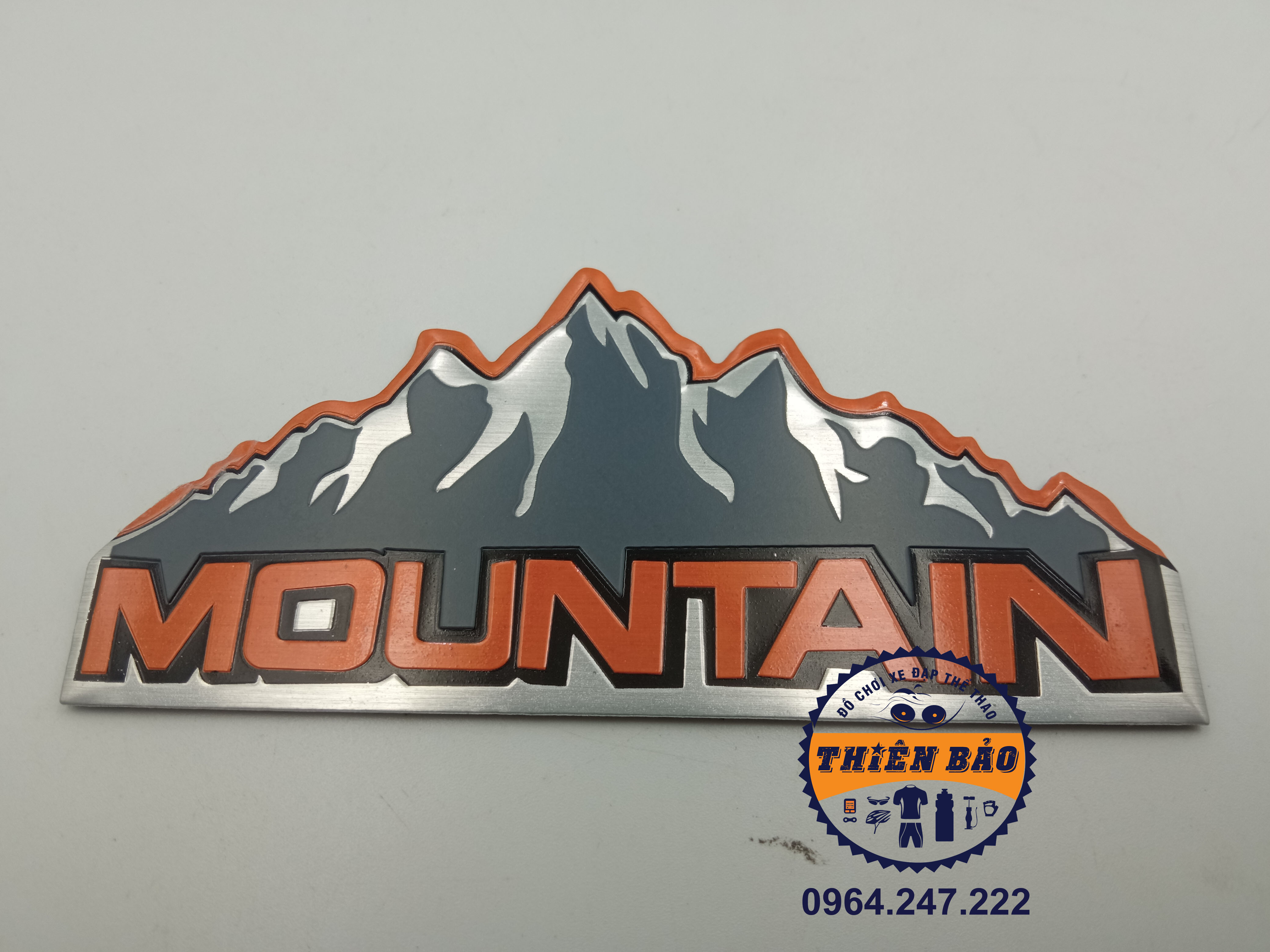 Decal nhôm dán xe oto discovery, tem xe ô tô Discovery Moutain, logo dán xe ô to hình núi xám cam #395