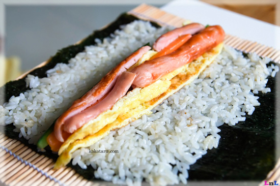 cach-lam-com-cuon-kimbap-xu-han-cuc-ngon.jpg