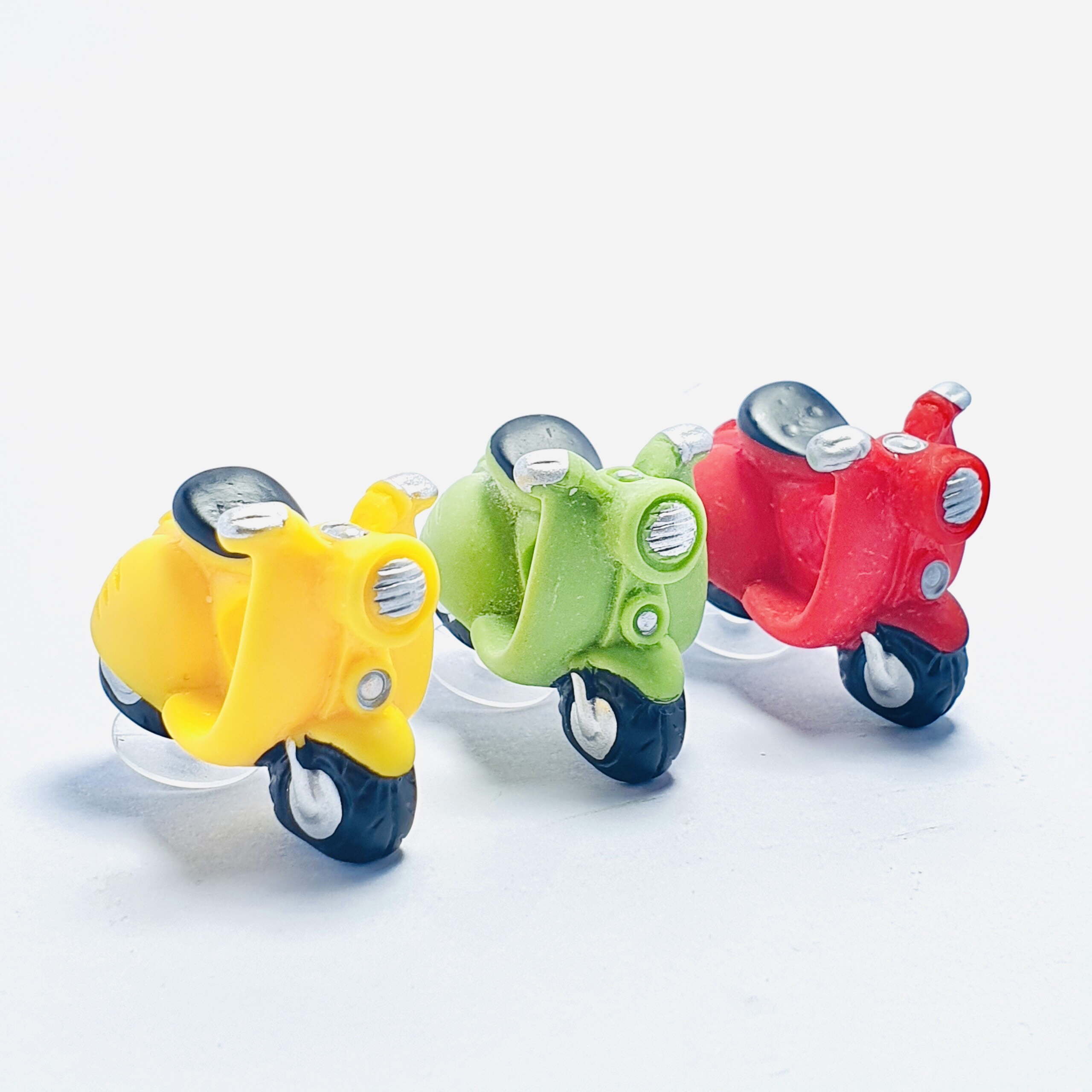 PHỤ KIỆN 3D GẮN DÉP LOẠI ĐÁ CỨNG - TICKER GẮN DÉP Xe Vespa - NÚT GẮN DÉP CÓ LỖ