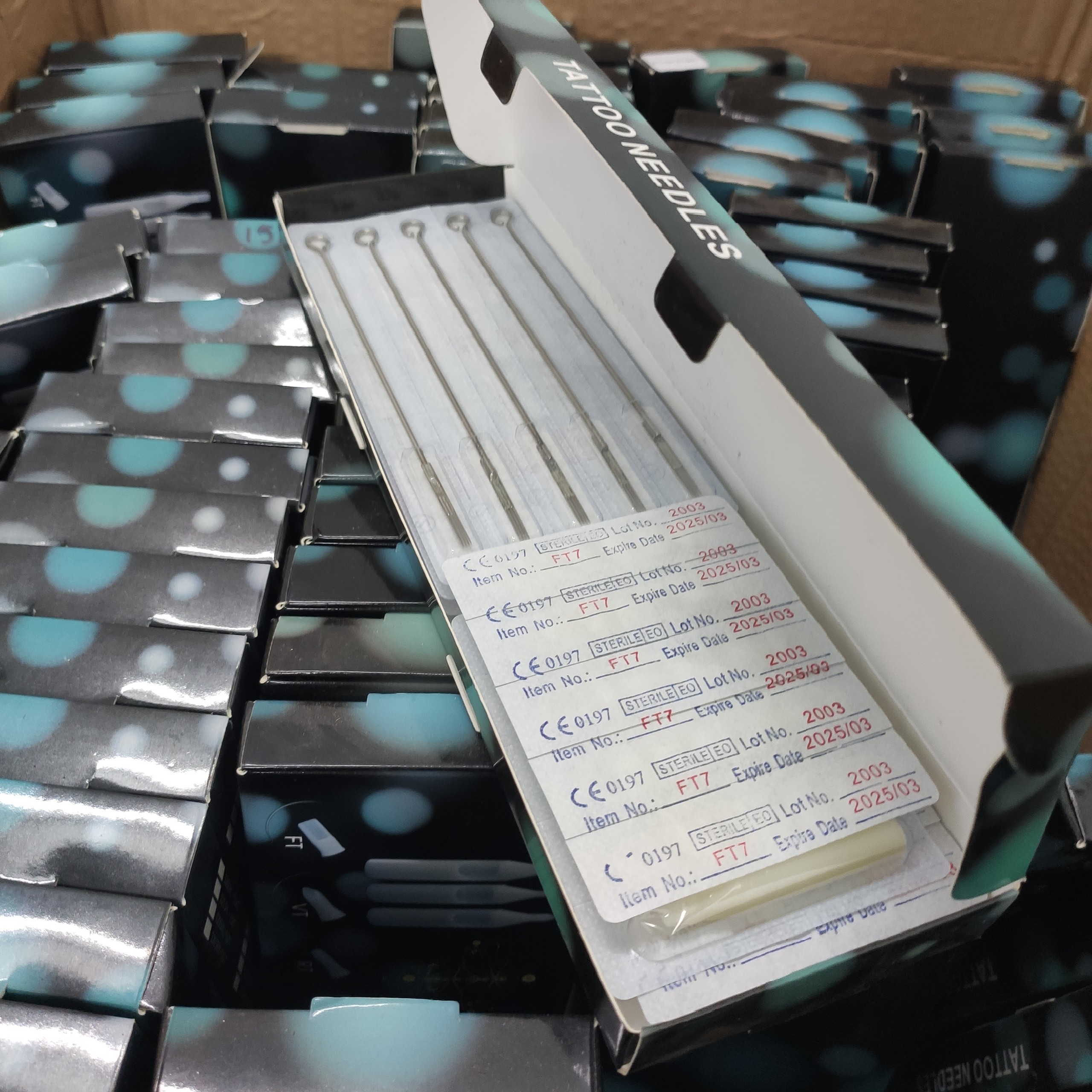 Hộp kim xăm và Ngòi 9RM đánh bóng ( 20 kim + 20 ngòi )