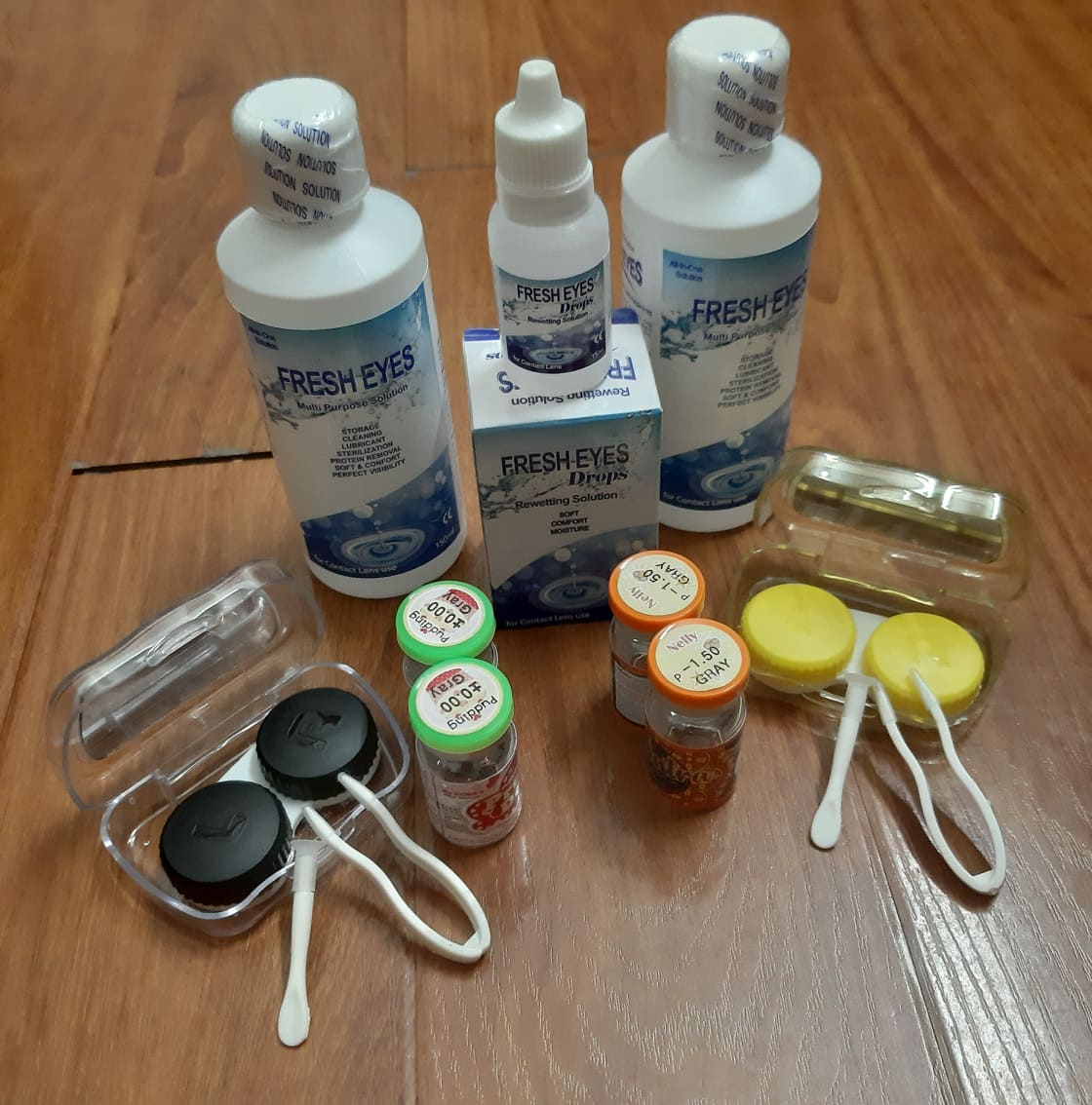 Combo 2 cặp Lens - Kính áp tròng (được chọn mẫu)  sử dụng 1 năm, 2 chai nước ngâm, 1 nhỏ mắt, 2 khay gương kèm dụng cụ đeog