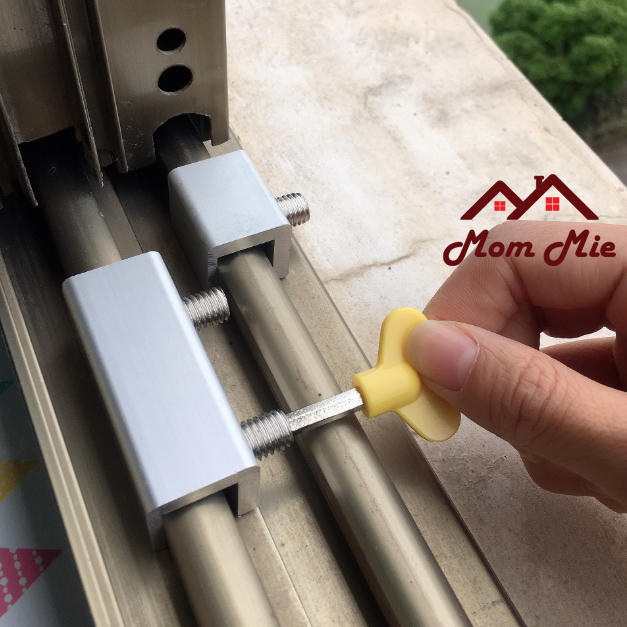 [HCM]Chốt khóa chặn cửa lùa cửa kéo chìa vàng - I014