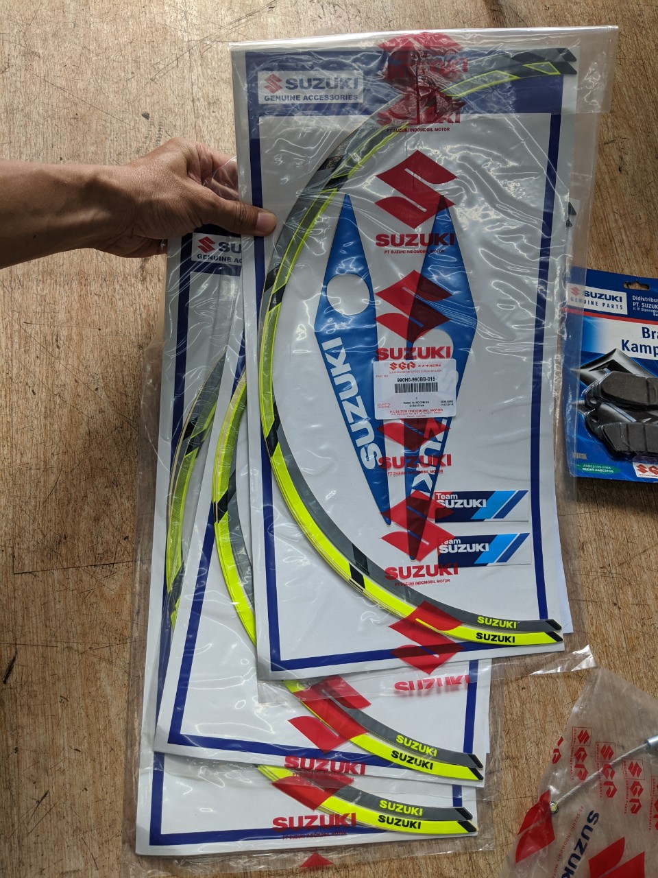 [HCM]Bộ tem viền mâm và mỏ cày Suzuki Raider Fi Satria Fi Sản xuất tại Suzuki Indonesia tem đóng gói full box từ nhà máy chất lượng cao