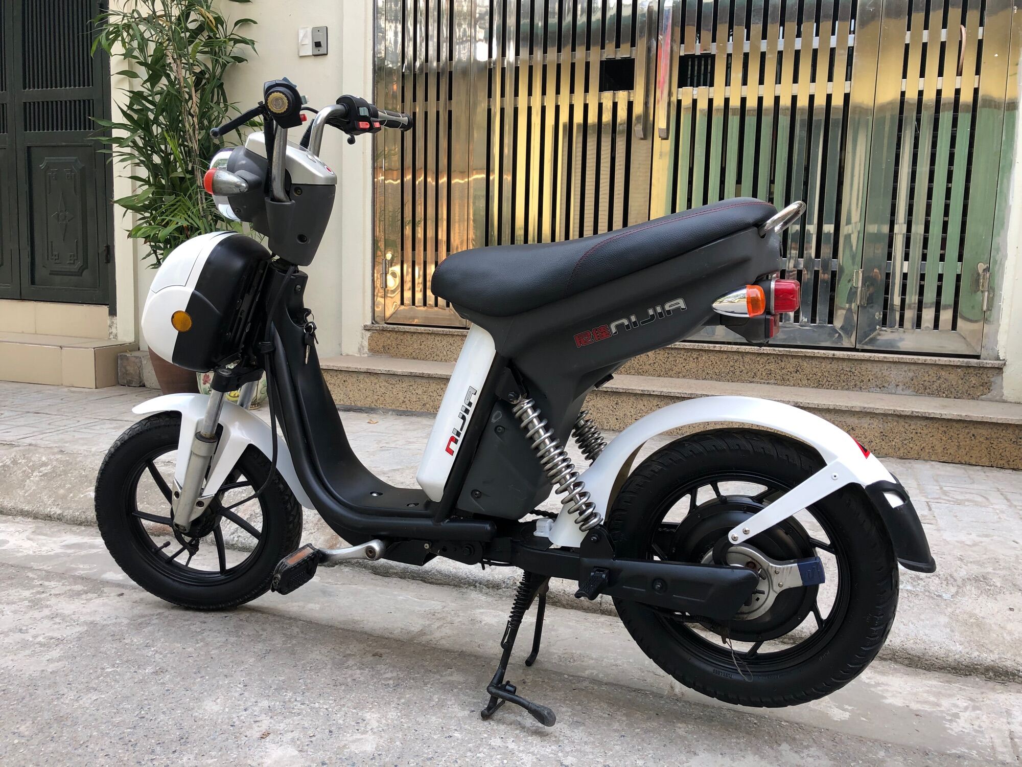 Xe điện niza đi lướt còn tốt