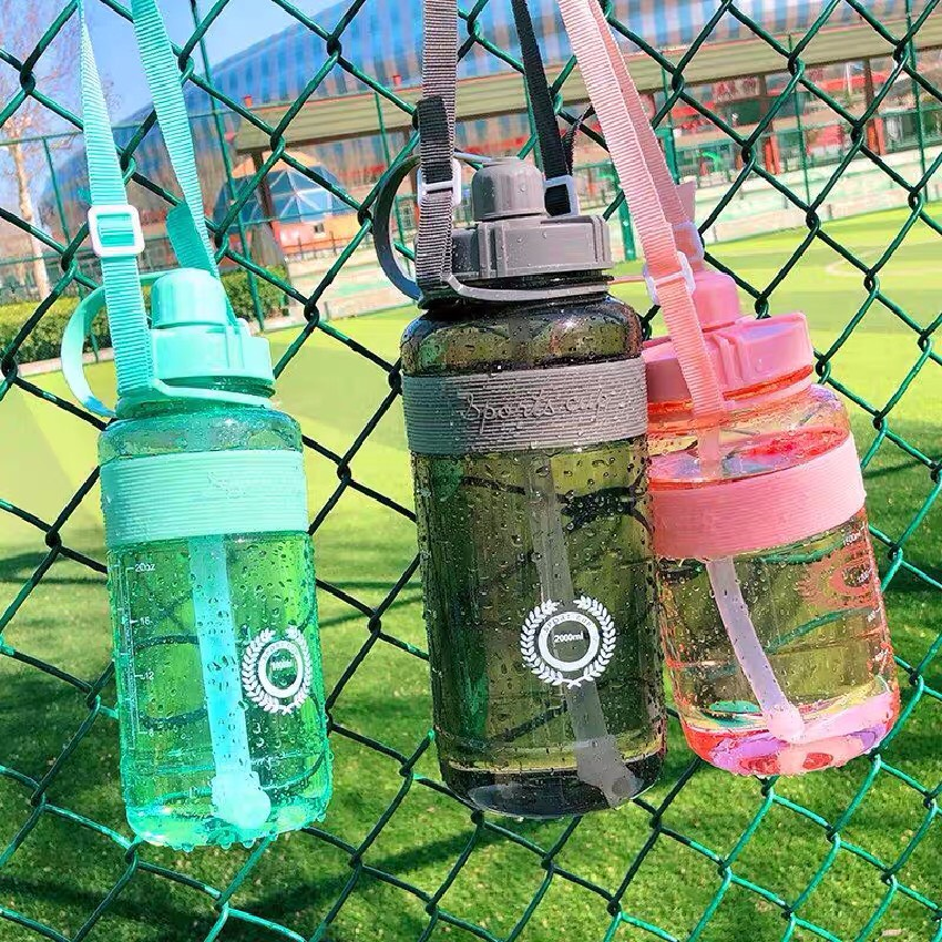 [SIÊU HOT] Bình đựng nước thể thao tập gym, đi học từ 0,6 - 2 lít chai nhựa  2l chia vạch tặng dây đeo vòi ống hút cute -BKOH2