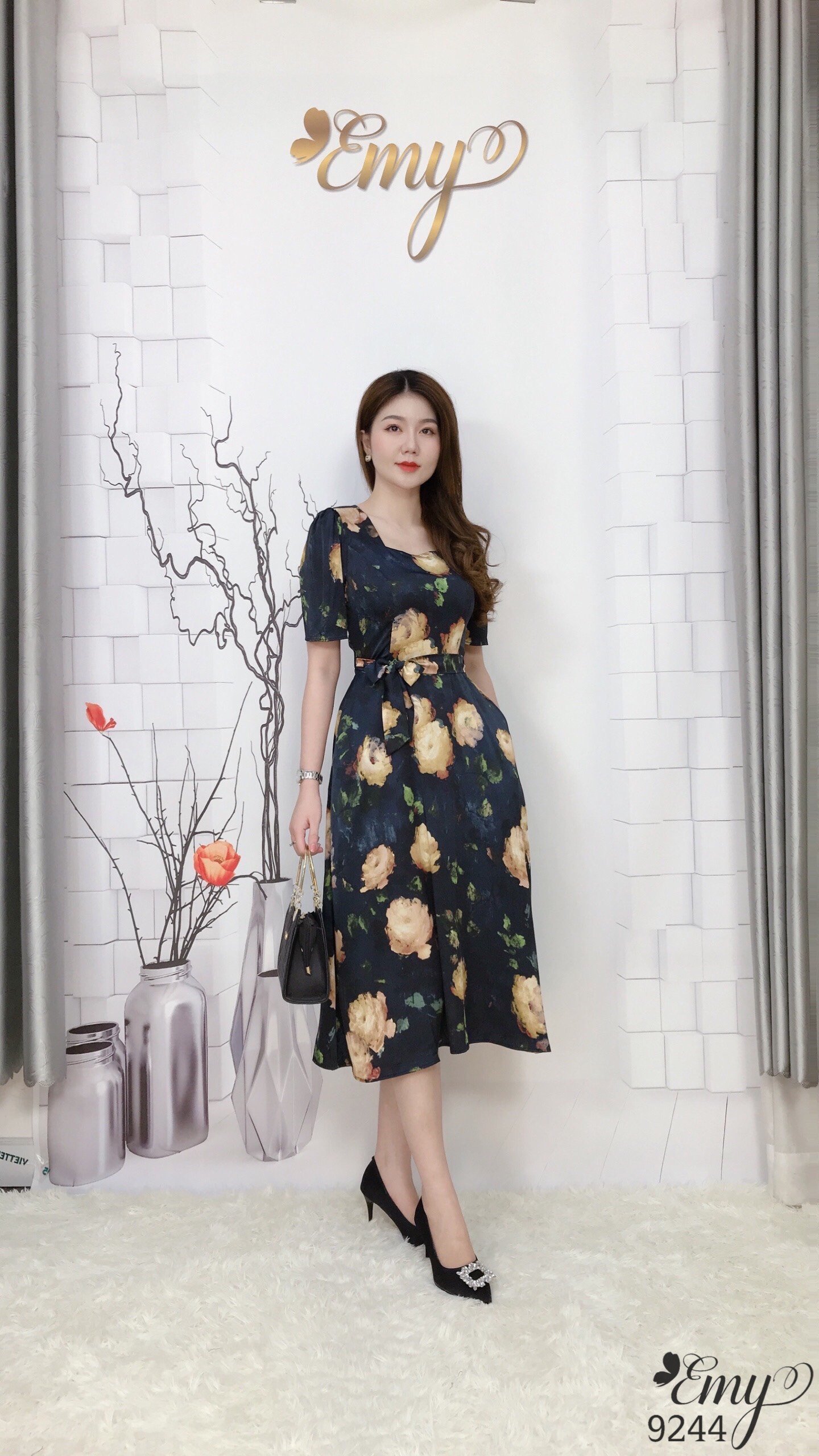 Đầm emy em9244 xoè cổ lục giác kèm dây đai