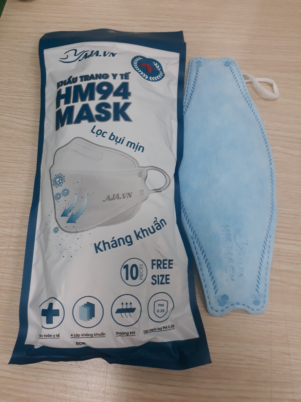 Khẩu trang y tế hm94 - 2 màu xanh - trắng bịch 10 chiếc - 4 lớp kháng khuẩn , thoáng khí, lọc sạch bụi