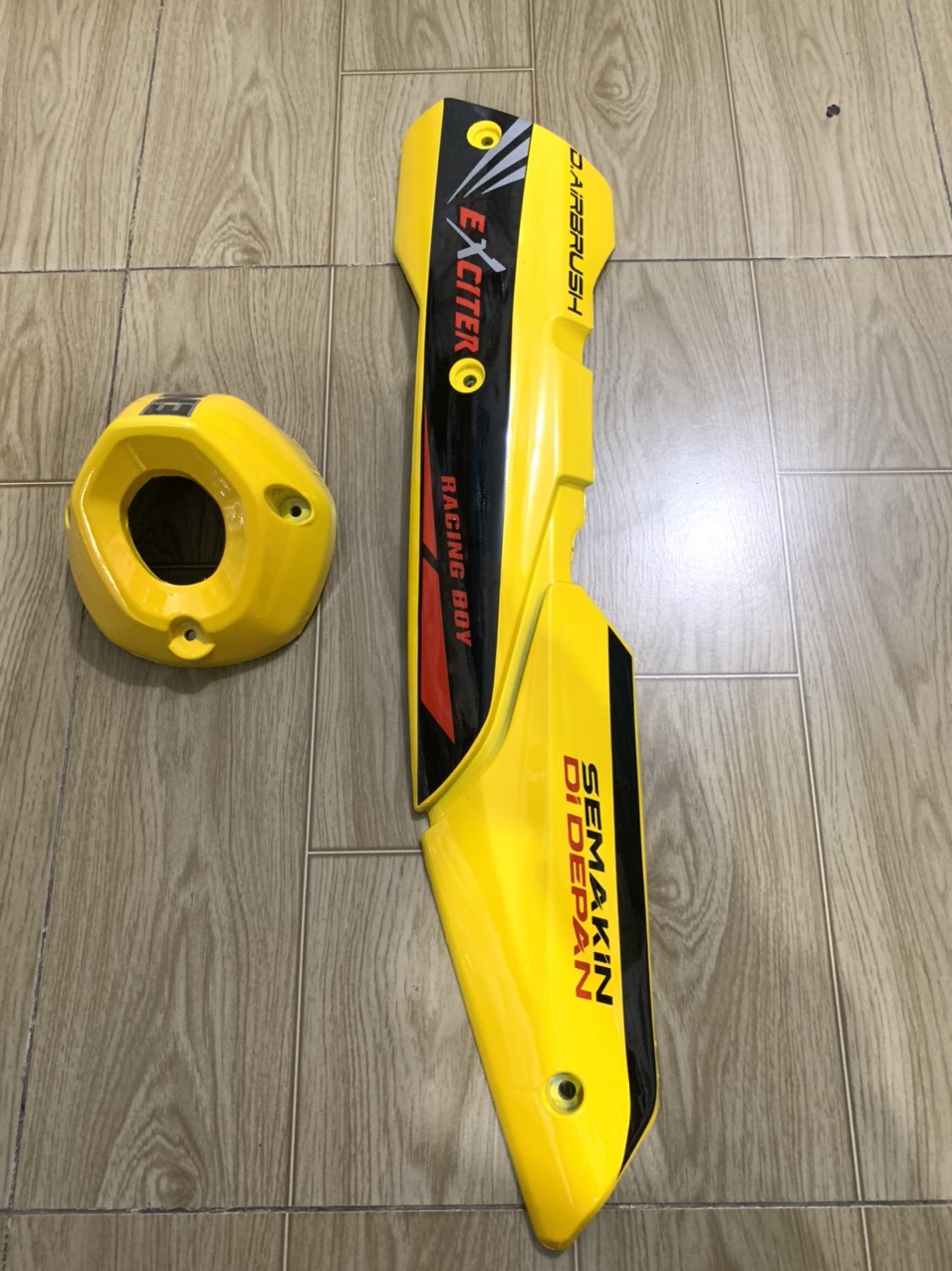 ỐP pô và chụp đích pô exciter 155 màu vàng