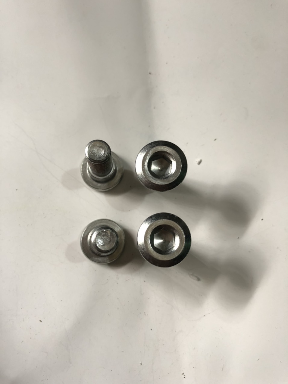 ỐC ĐĨA THẮNG ZIN  8 LI HONDA YAMAHA SUZUKI VÀ SYM(BÁN THEO BỘ THẮNG ĐĨA)