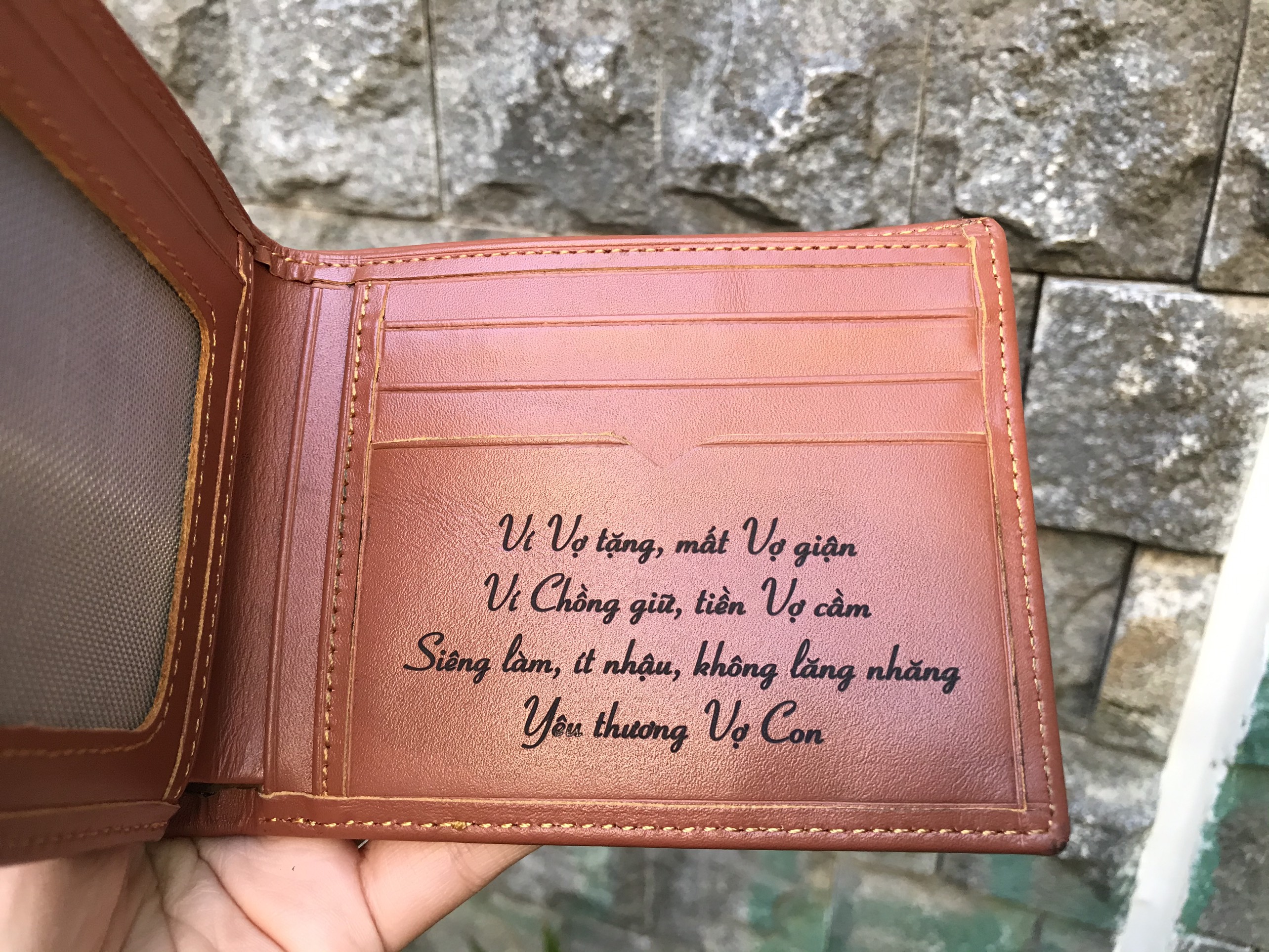 [HCM]Ví Da Bò Khắc Tên Hình Ảnh Gia Đình Quà tặng khắc tên - Bảo hành 1 năm