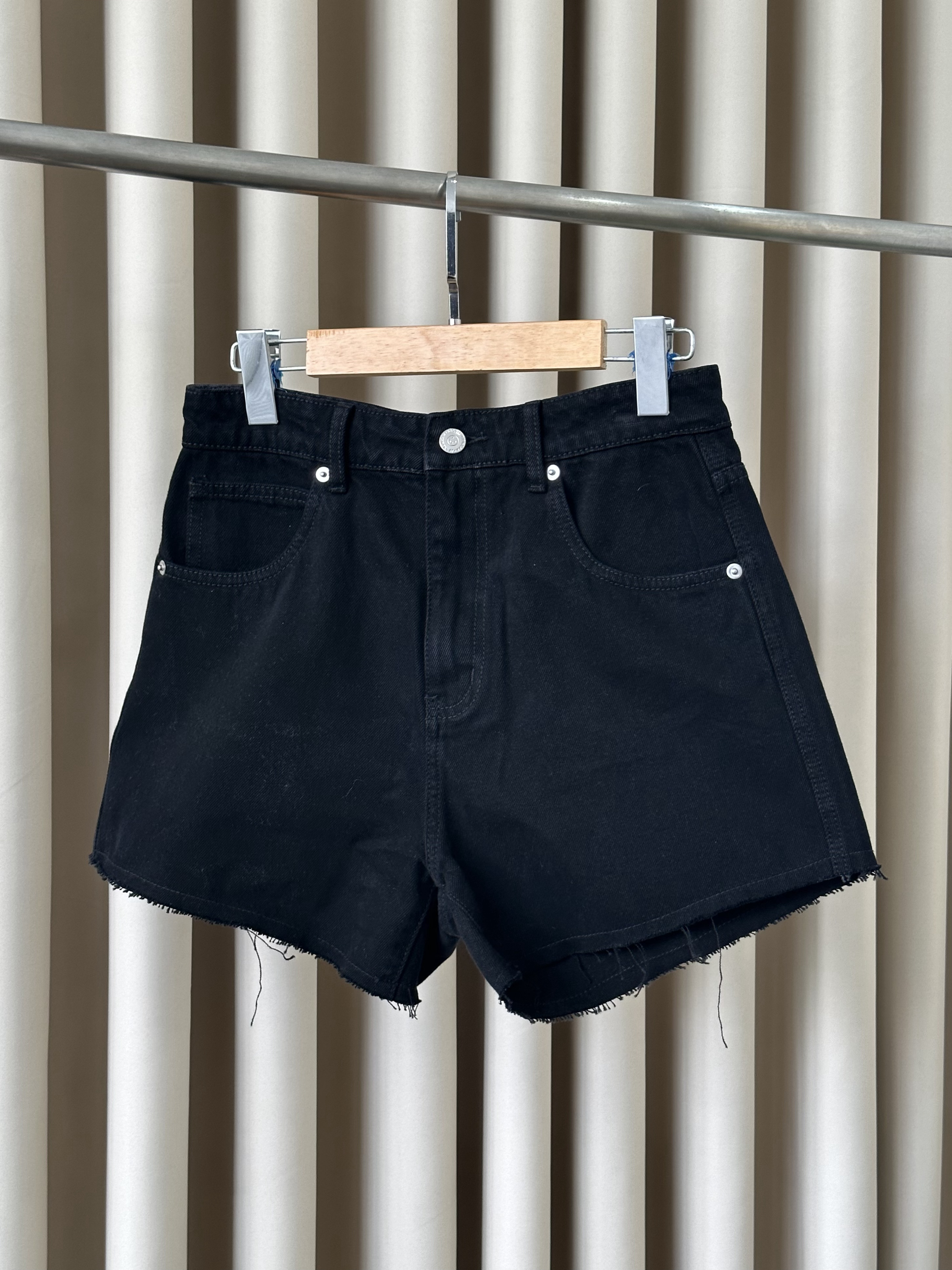 Kido quần jean shorts đen raw jean short - black
