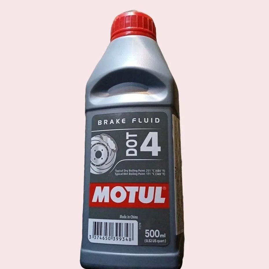Dầu thắng DOT 4 Motul cao cấp 500ml cho hệ thống phanh xe hơi và xe máy Dầu Nhớt