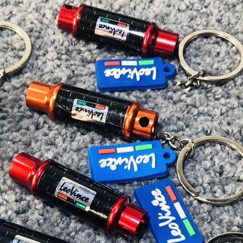 Móc chìa khóa hình cây pô (hợp kim nhôm nguyên khối)màu ngẫu nhiên (Racing Mall)