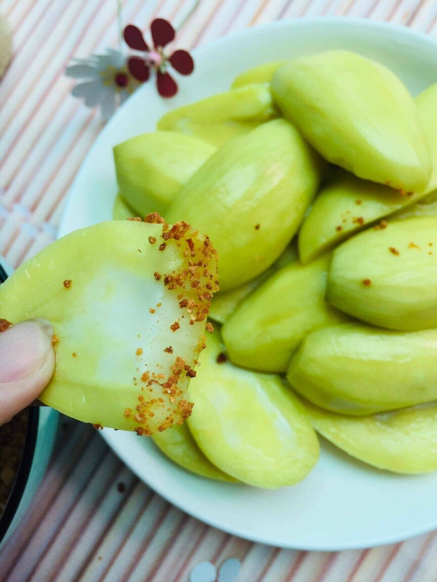 Xoài non ngâm chua ngọt -500gram .